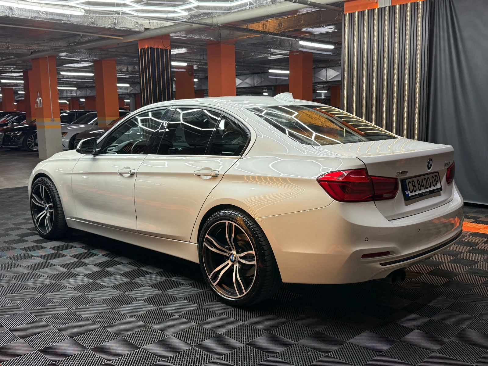 BMW 330 2.0i 252 к.с./Xdrive, снимка 5 - Автомобили и джипове - 55726041