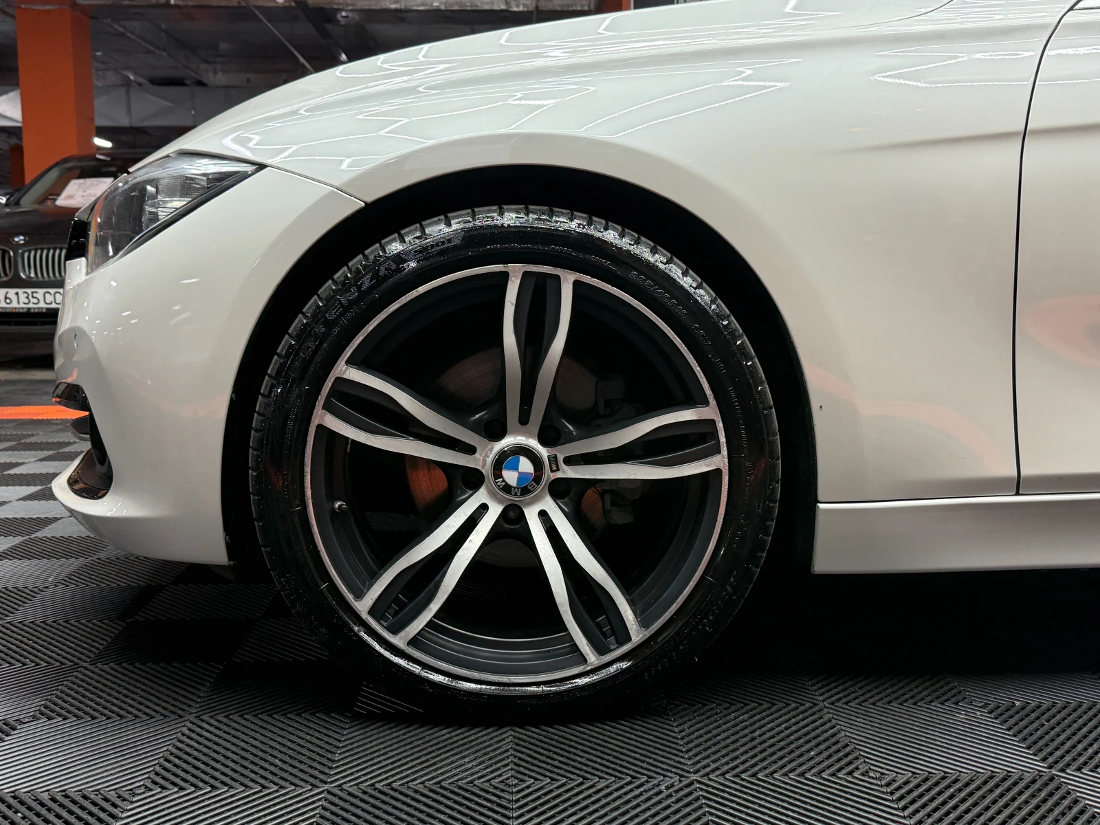 BMW 330 2.0i 252 к.с./Xdrive, снимка 6 - Автомобили и джипове - 55726041