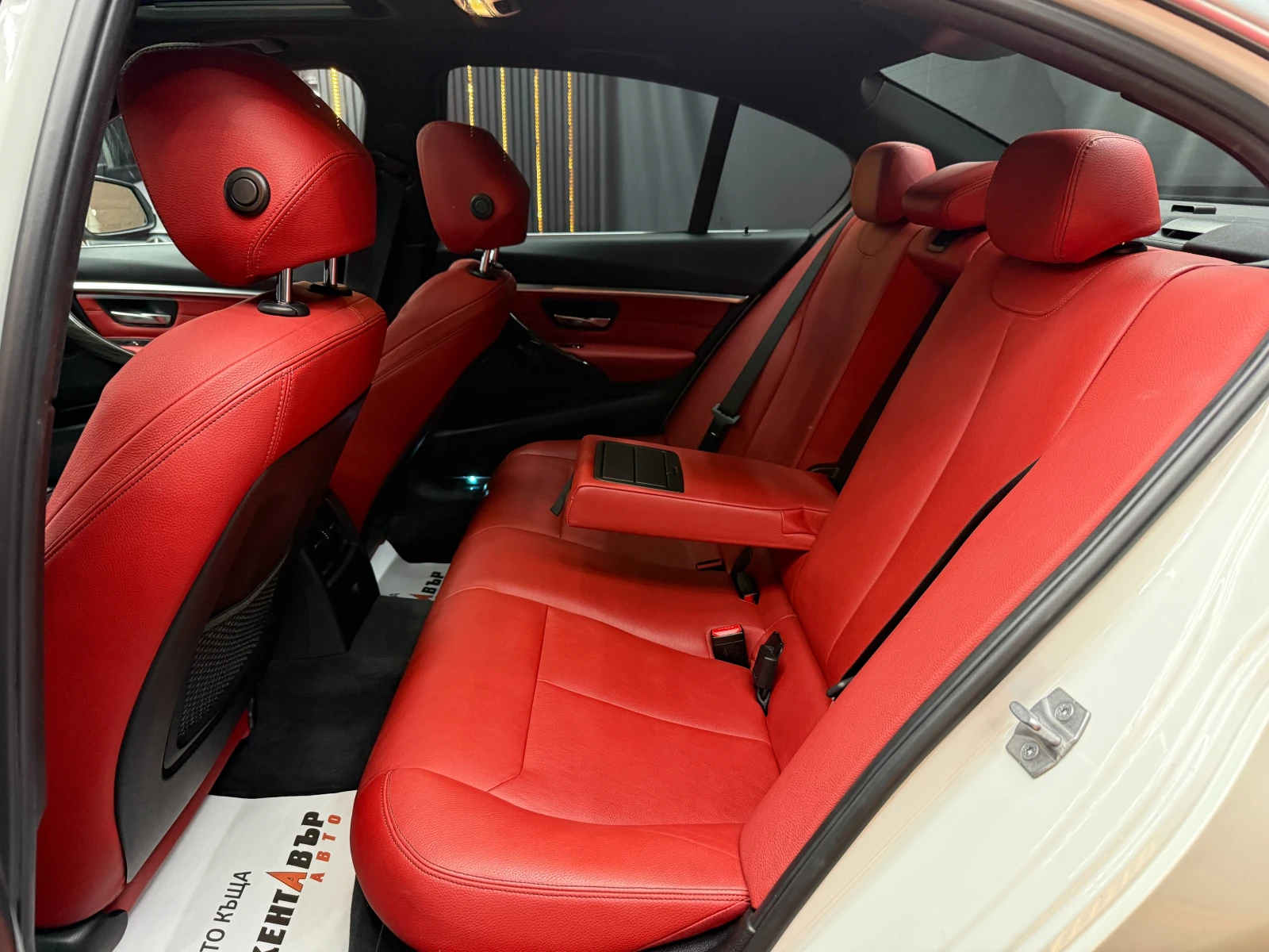 BMW 330 2.0i 252 к.с./Xdrive, снимка 9 - Автомобили и джипове - 55726041