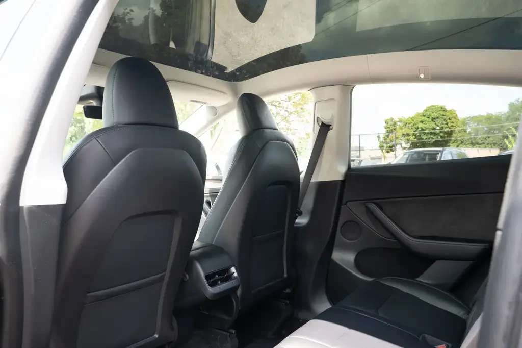 Tesla Model Y LRange| ACCEL BOOST| AWD | ACC| BSM+ NO ACCIDENT, снимка 14 - Автомобили и джипове - 56061723