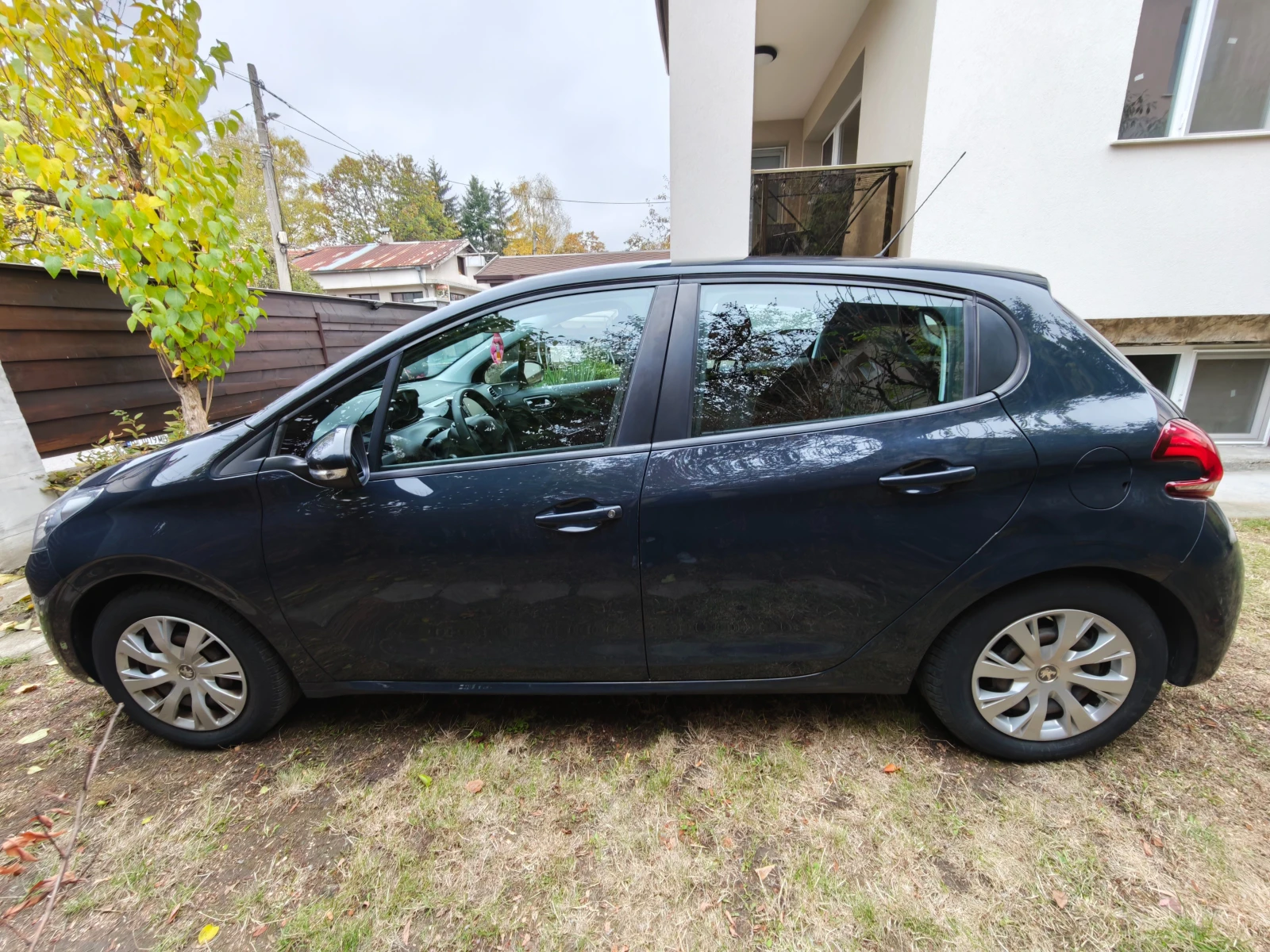 Peugeot 208 1.2i 82к.с., снимка 7 - Автомобили и джипове - 56710695