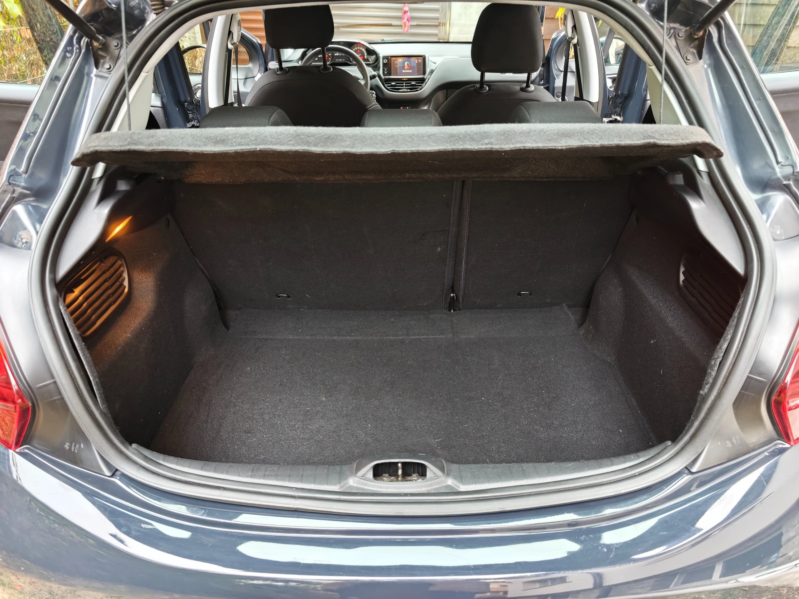 Peugeot 208 1.2i 82к.с., снимка 14 - Автомобили и джипове - 56710695