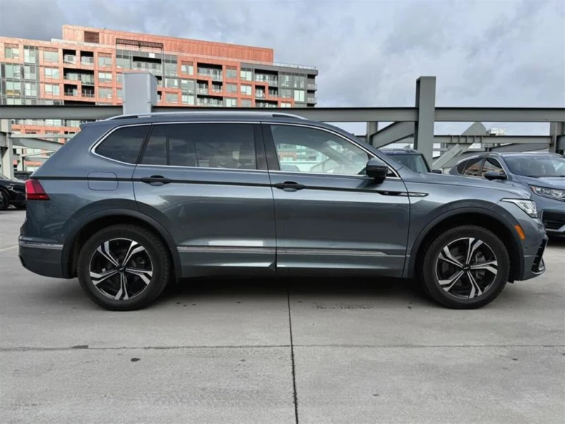 VW Tiguan HIGHLINE R-LINE * * CARFAX * * АВТО КРЕДИТ * * , снимка 3 - Автомобили и джипове - 52644401