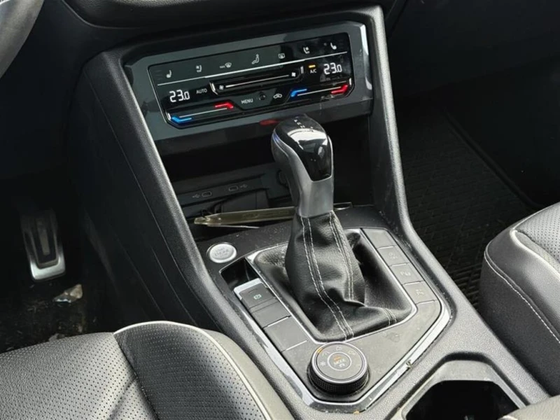 VW Tiguan HIGHLINE R-LINE * * CARFAX * * АВТО КРЕДИТ * * , снимка 11 - Автомобили и джипове - 52644401