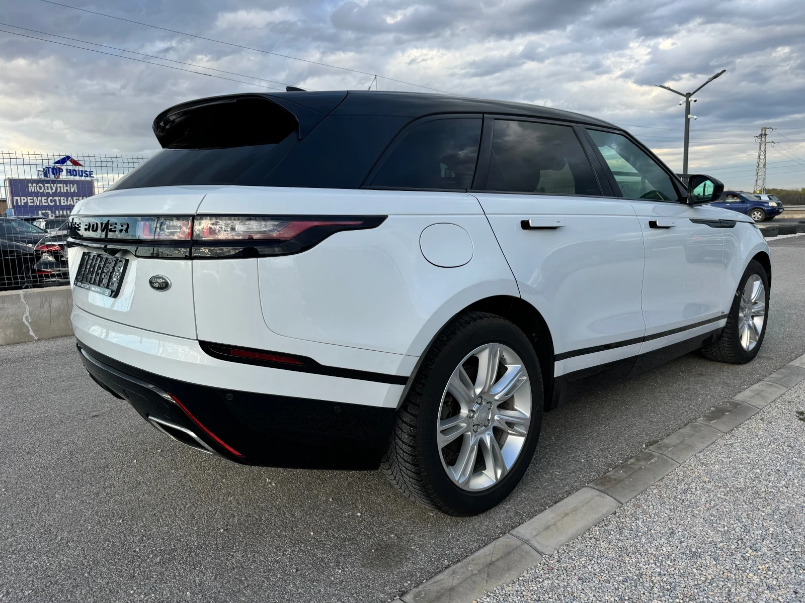 Land Rover Range Rover Velar 3.0D R-DAYNAMIC 300HS - изображение 6