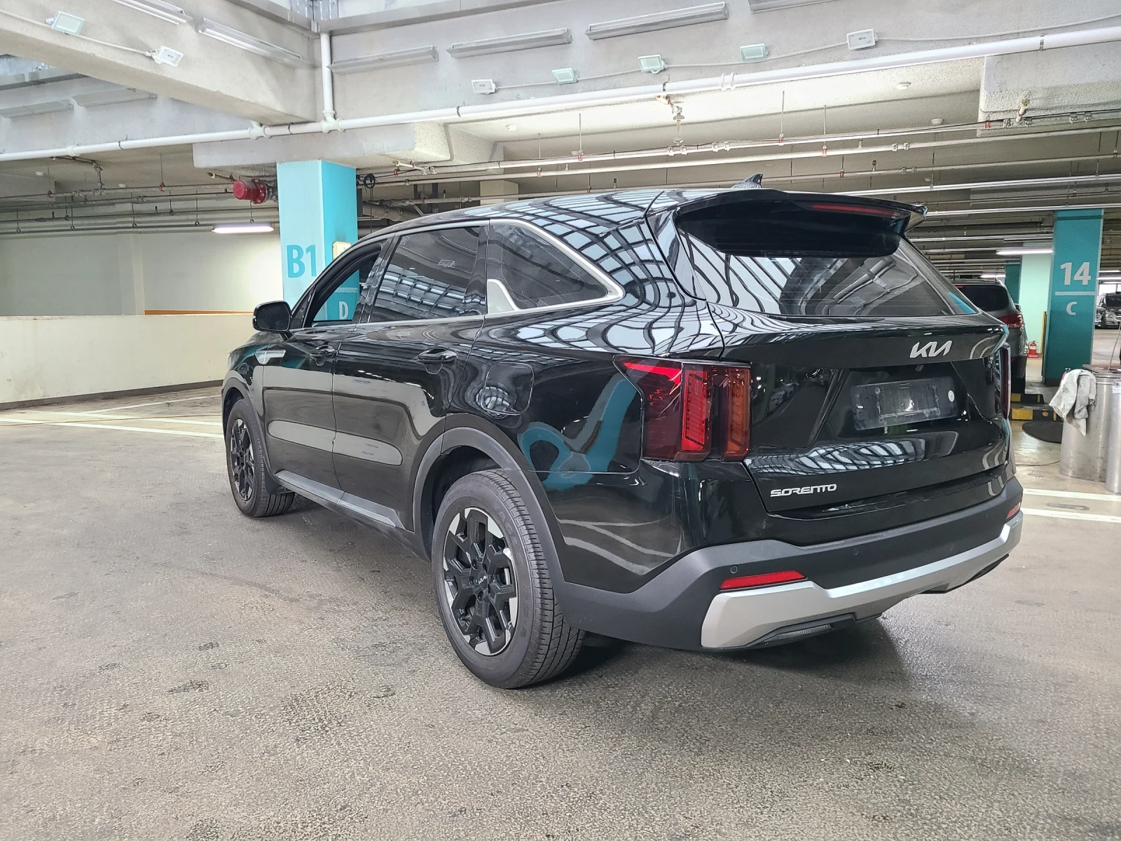 Kia Sorento ОЧАКВАН ВНОС 15.04, 2.2 ДИЗЕЛ, FWD, DISTRONIC + , снимка 4 - Автомобили и джипове - 54007881