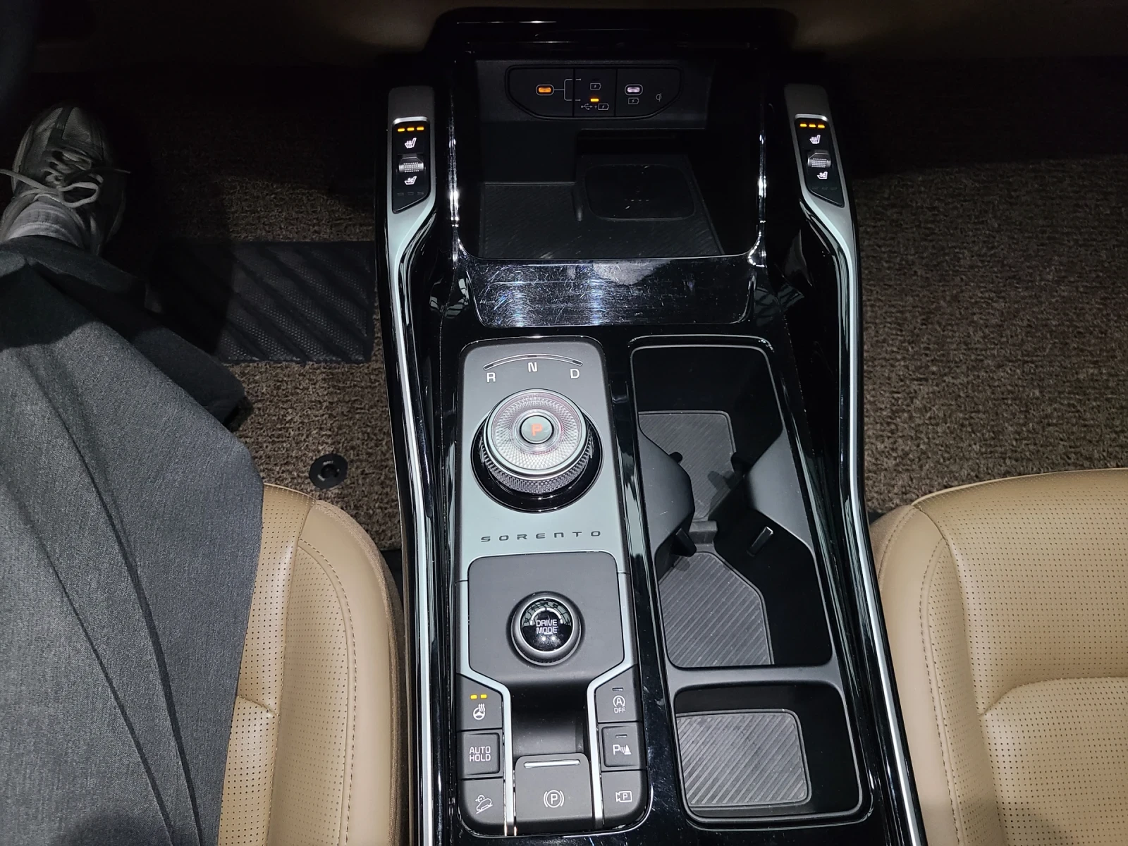 Kia Sorento ОЧАКВАН ВНОС 15.04, 2.2 ДИЗЕЛ, FWD, DISTRONIC + , снимка 15 - Автомобили и джипове - 54007881