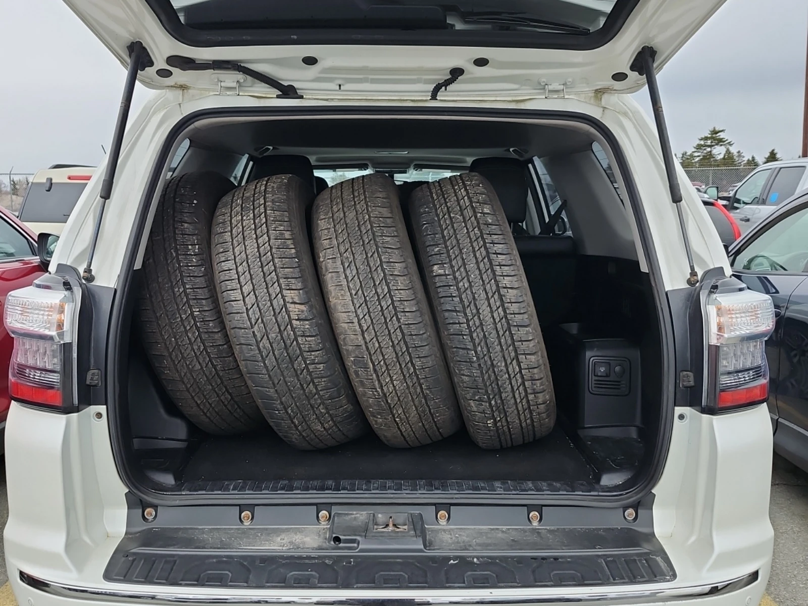 Toyota 4runner LIMITED 4WD * * CARFAX * * АВТО КРЕДИТ * * , снимка 12 - Автомобили и джипове - 54101094