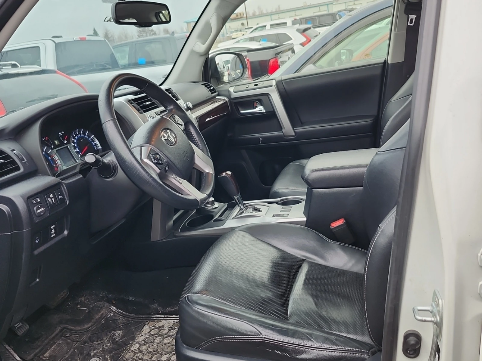 Toyota 4runner LIMITED 4WD * * CARFAX * * АВТО КРЕДИТ * * , снимка 6 - Автомобили и джипове - 54101094