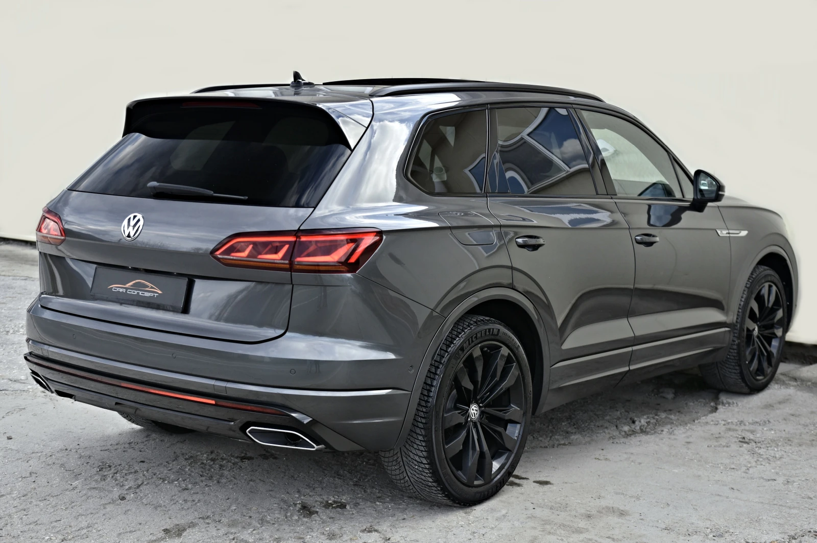 VW Touareg 5.0TDI R-LINE * 360* IQ HD MATRIX* PANO FULL, снимка 4 - Автомобили и джипове - 54130393