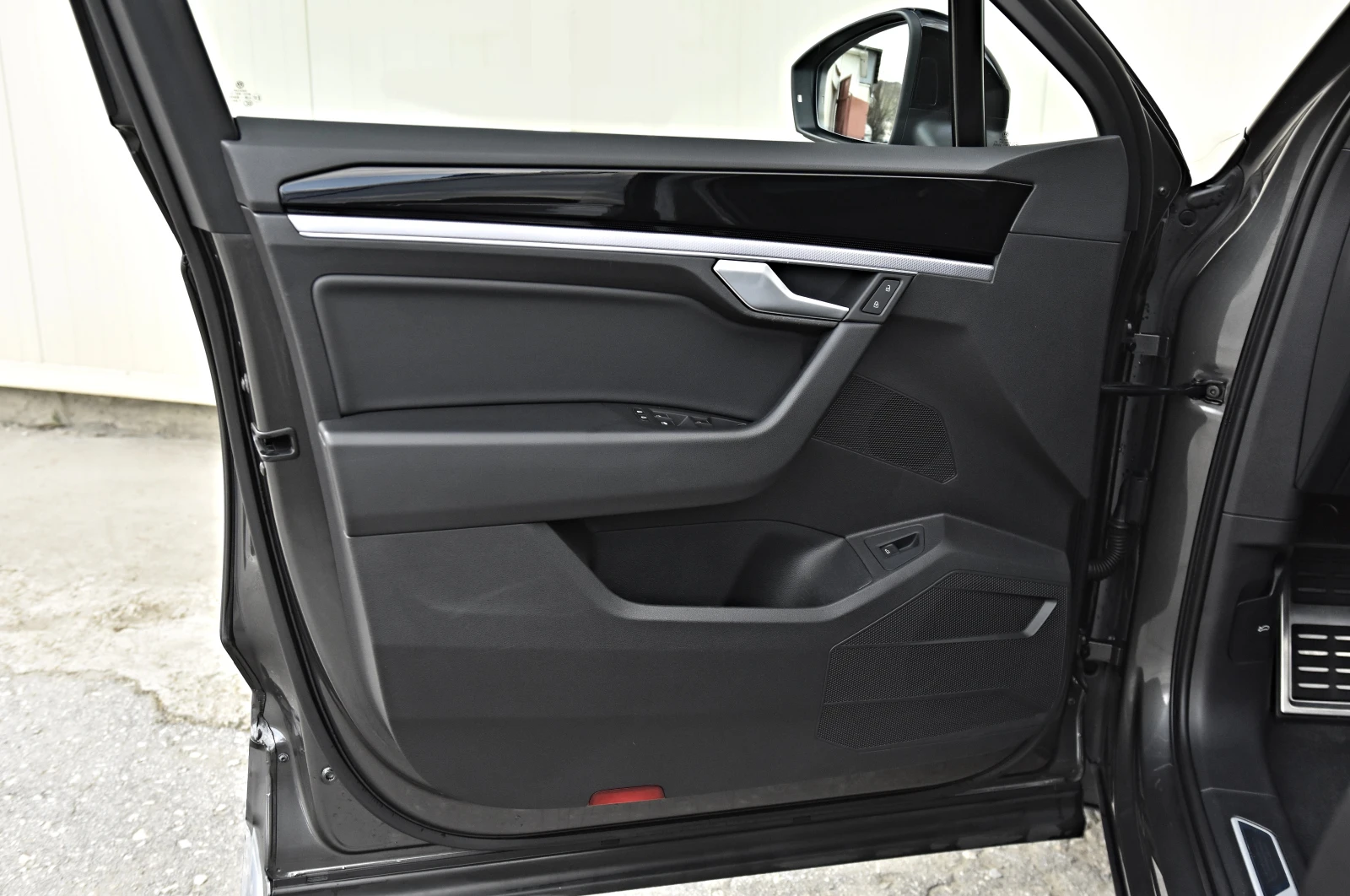 VW Touareg 5.0TDI R-LINE * 360* IQ HD MATRIX* PANO FULL, снимка 15 - Автомобили и джипове - 54130393