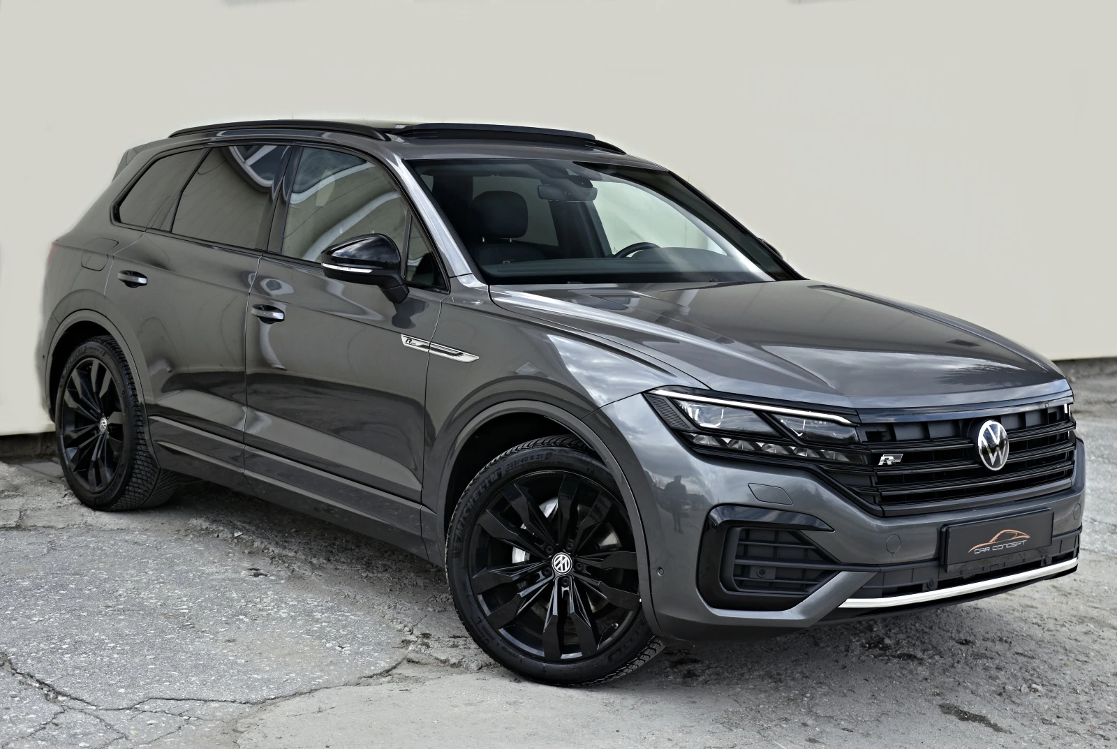 VW Touareg 5.0TDI R-LINE * 360* IQ HD MATRIX* PANO FULL, снимка 3 - Автомобили и джипове - 54130393