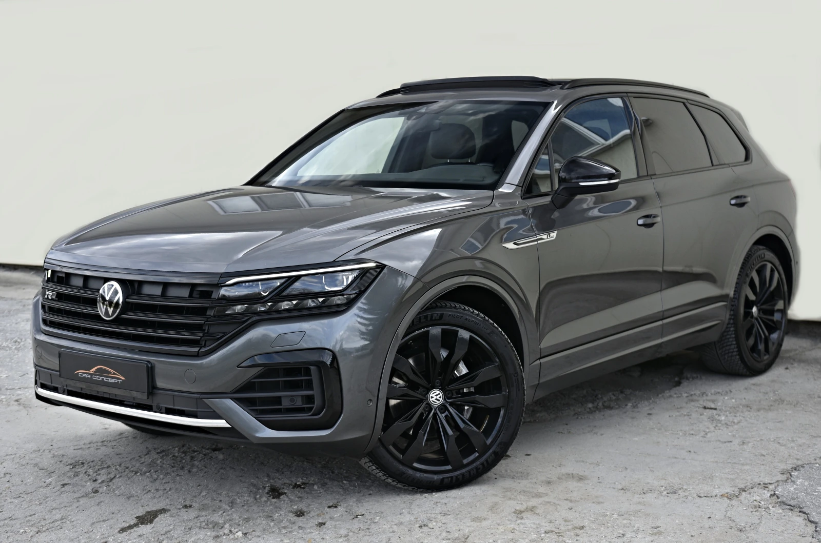 VW Touareg 5.0TDI R-LINE * 360* IQ HD MATRIX* PANO FULL | Auto.bg — изображение 1