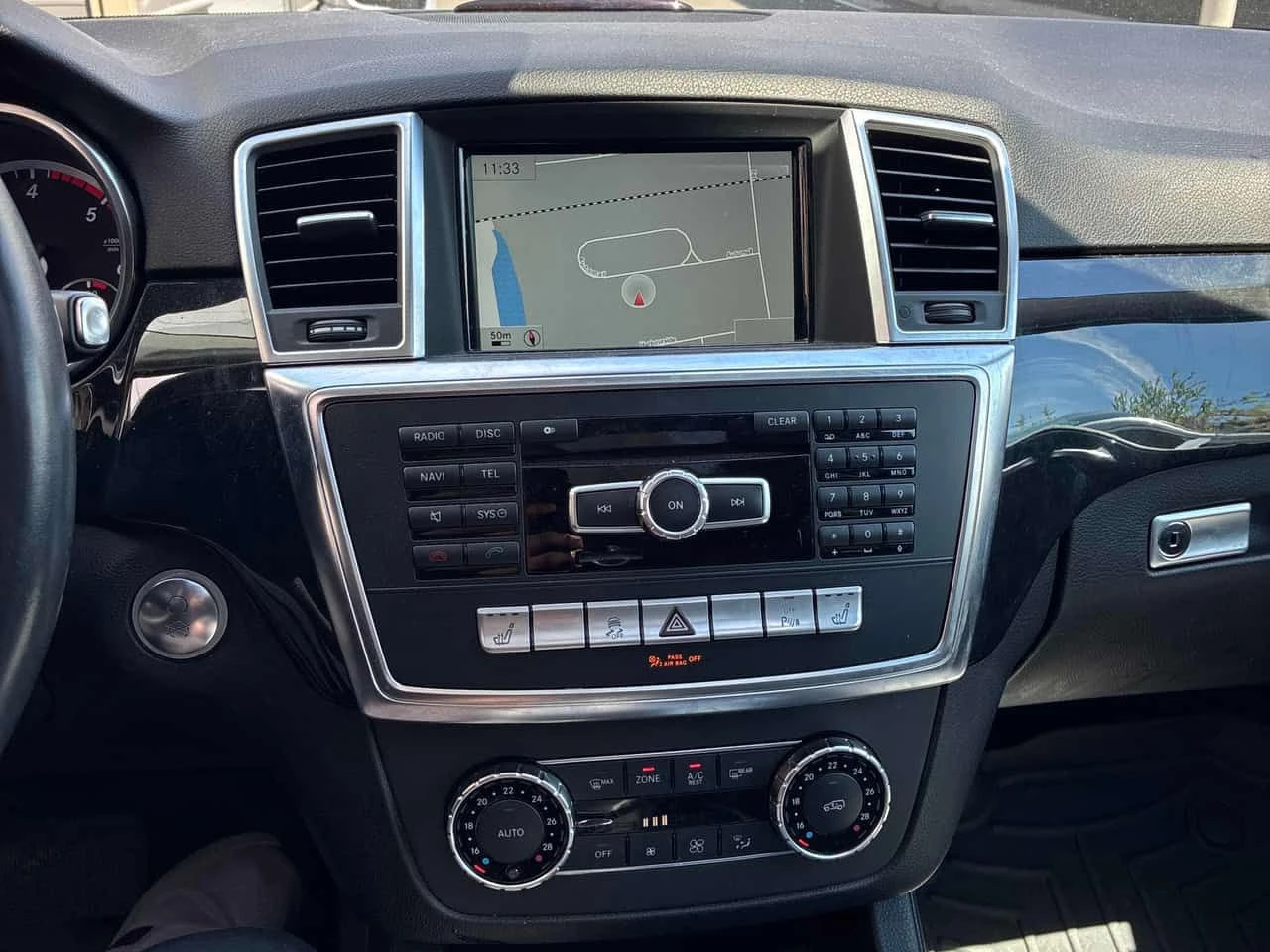 Mercedes-Benz ML 350 4MATIC * ДИСТРОНИК* 360 КАМЕРА* ПАНОРАМА* , снимка 9 - Автомобили и джипове - 54875768