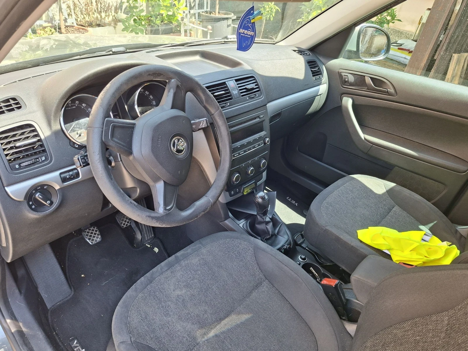 Skoda Yeti 1.6 TDI, снимка 5 - Автомобили и джипове - 55010866