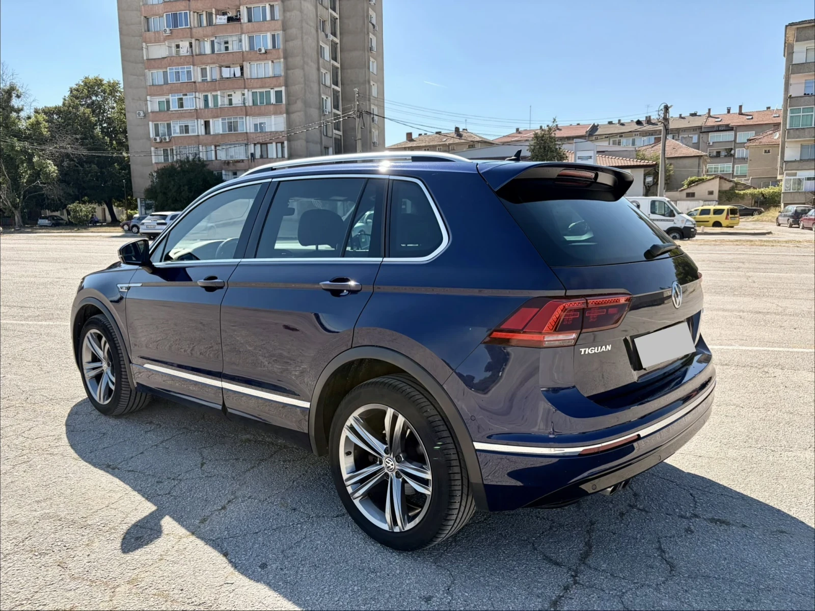 VW Tiguan 2.0TDI/Rline/MTRX/85000км, снимка 7 - Автомобили и джипове - 55741544