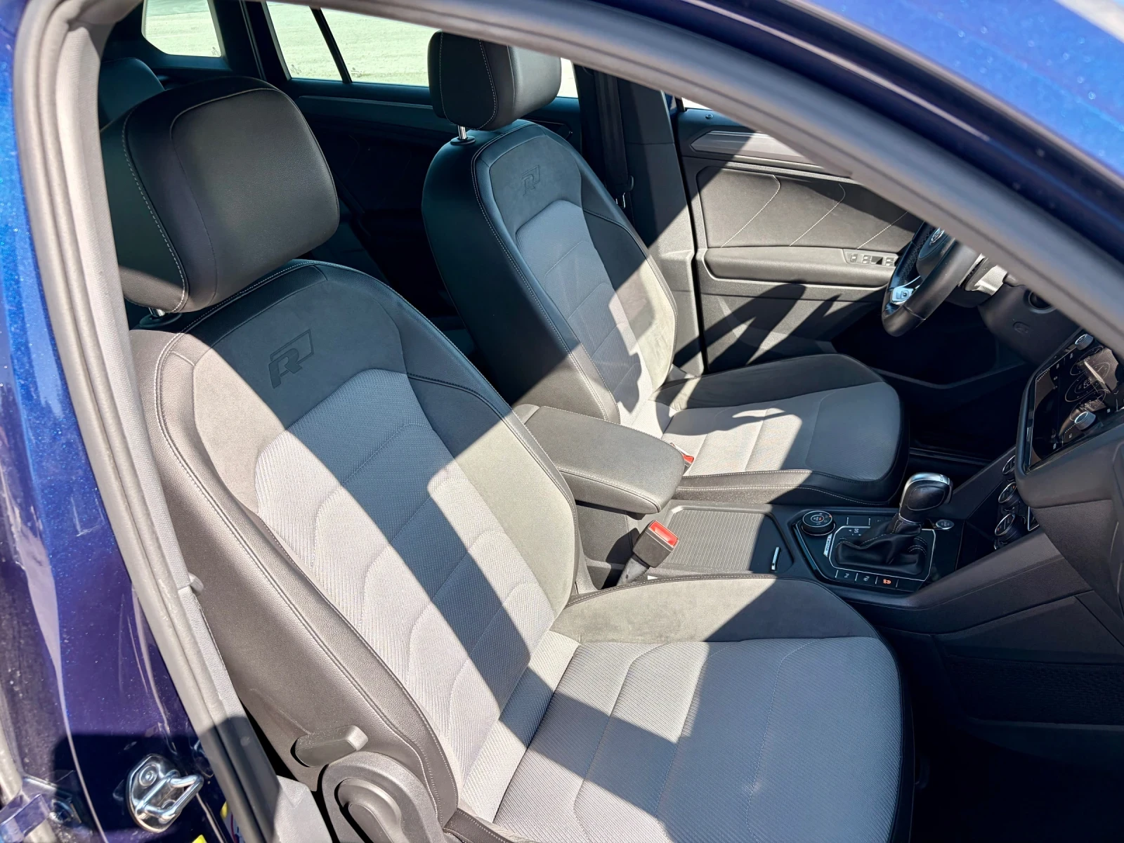 VW Tiguan 2.0TDI/Rline/MTRX/85000км, снимка 10 - Автомобили и джипове - 55741544