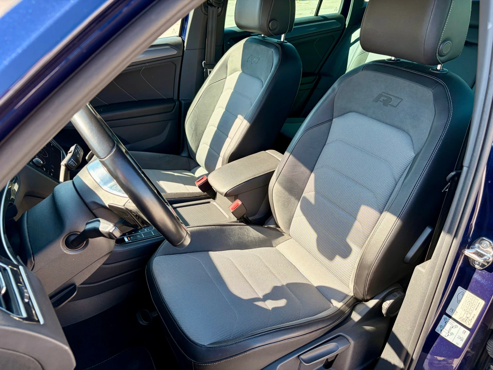 VW Tiguan 2.0TDI/Rline/MTRX/85000км, снимка 9 - Автомобили и джипове - 55741544