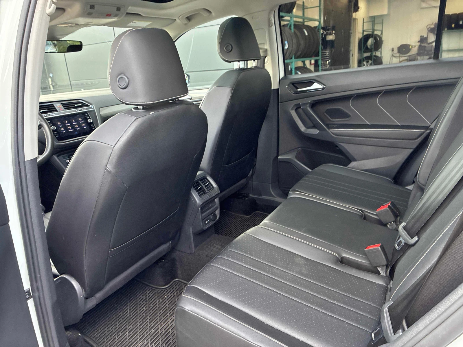 VW Tiguan * Comfortline * CARFAX * , снимка 13 - Автомобили и джипове - 56030336