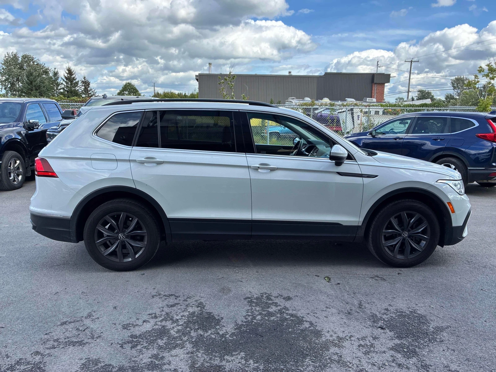 VW Tiguan * Comfortline * CARFAX * , снимка 17 - Автомобили и джипове - 56030336