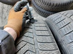 Гуми Зимни 235/65R17, снимка 4