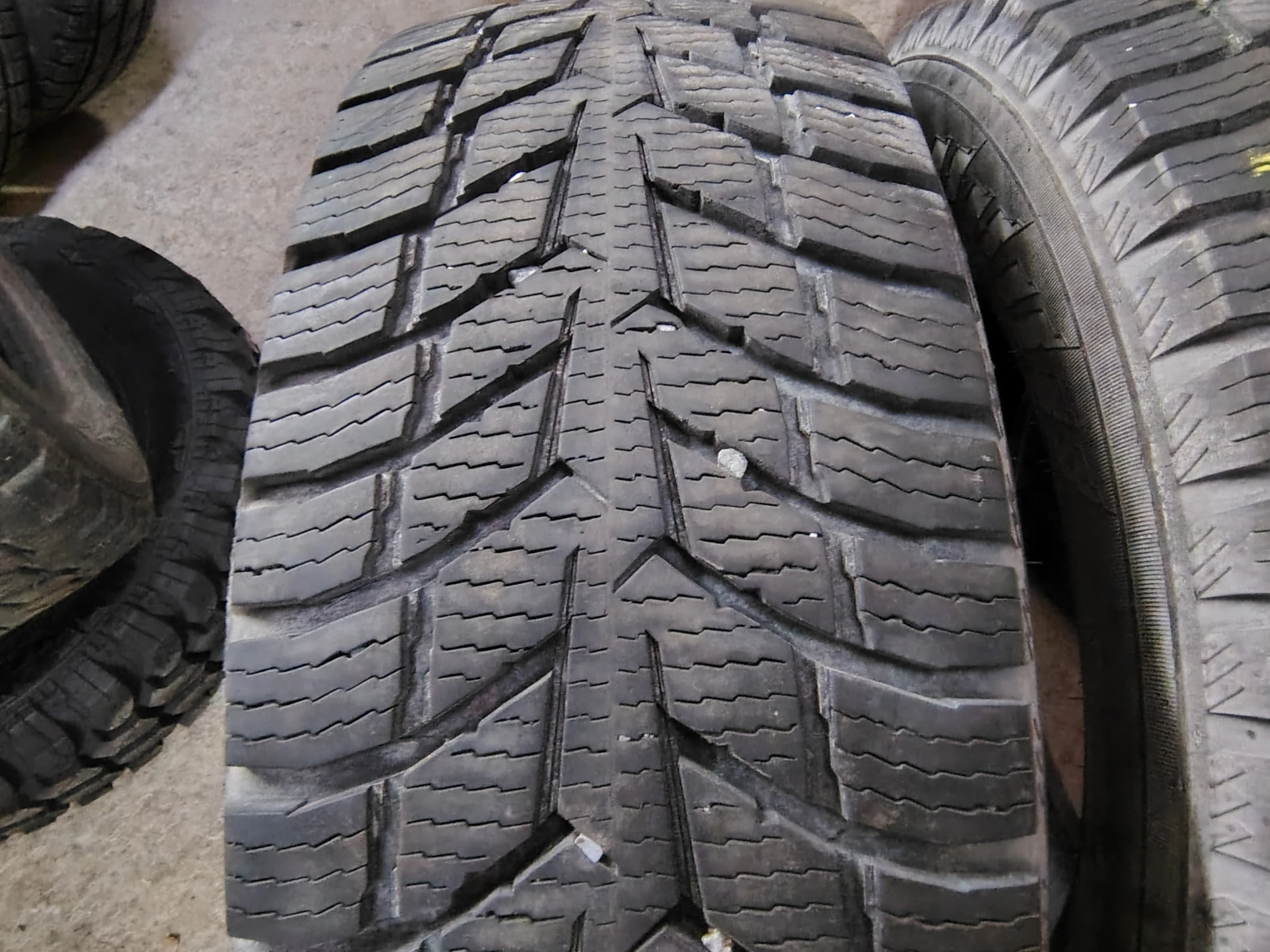 Гуми Зимни 215/65R16, снимка 3 - Гуми и джанти - 54103477