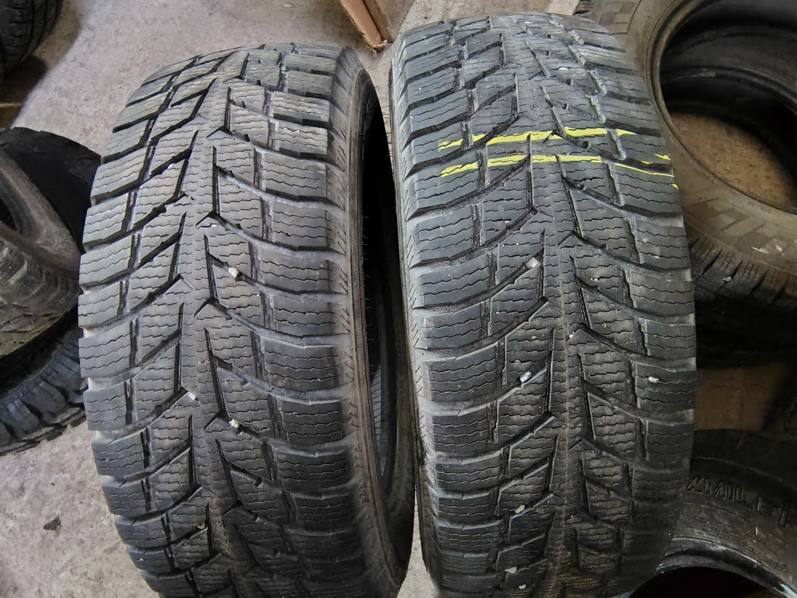 Гуми Зимни 215/65R16