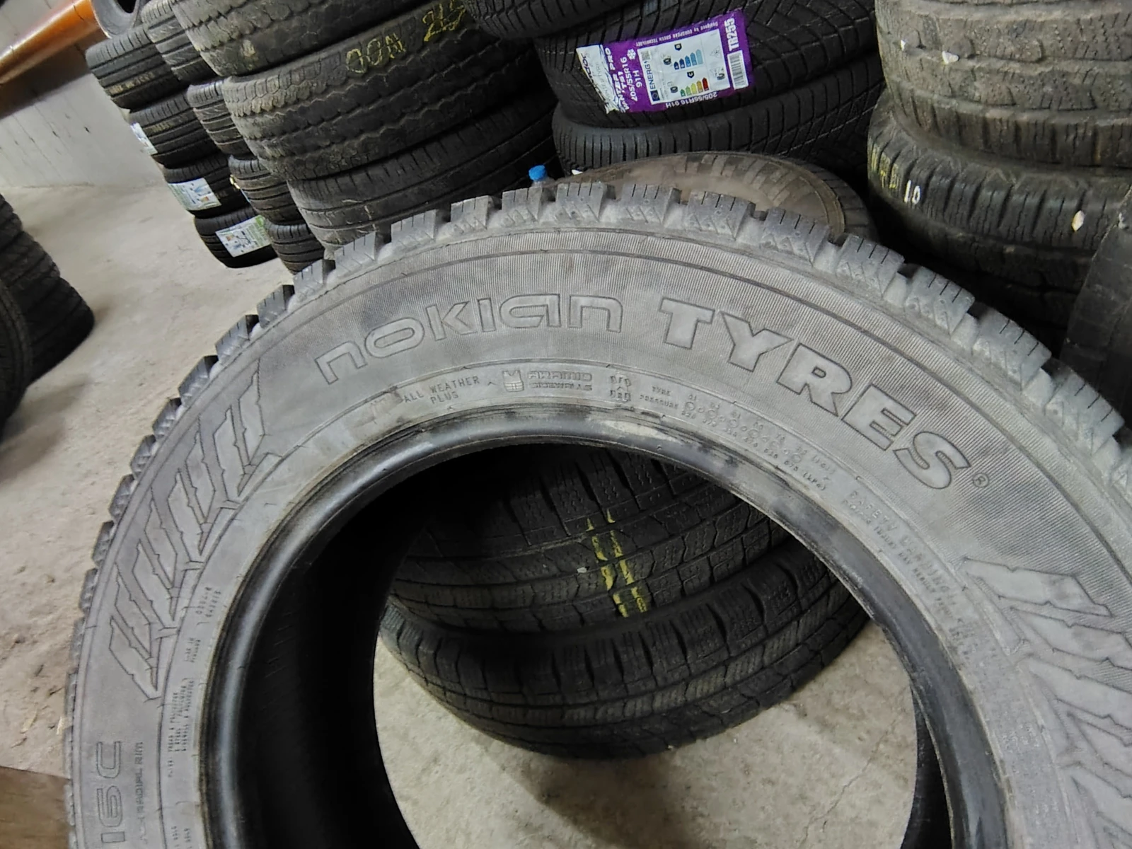 Гуми Зимни 215/65R16, снимка 6 - Гуми и джанти - 54103477