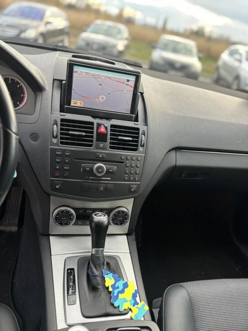 Mercedes-Benz C 320 Уникален екземпляр, снимка 8 - Автомобили и джипове - 52336315