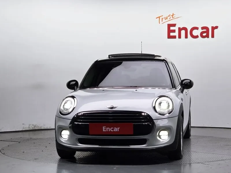 Mini Cooper D 5-Door Mid 3Rd Generation, снимка 3 - Автомобили и джипове - 55948234
