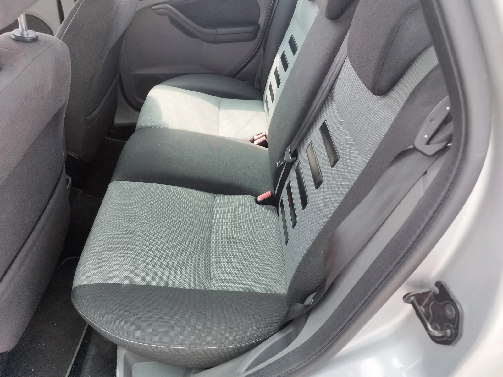 Ford Focus 1.6i-115кс-ГАЗ - изображение 6