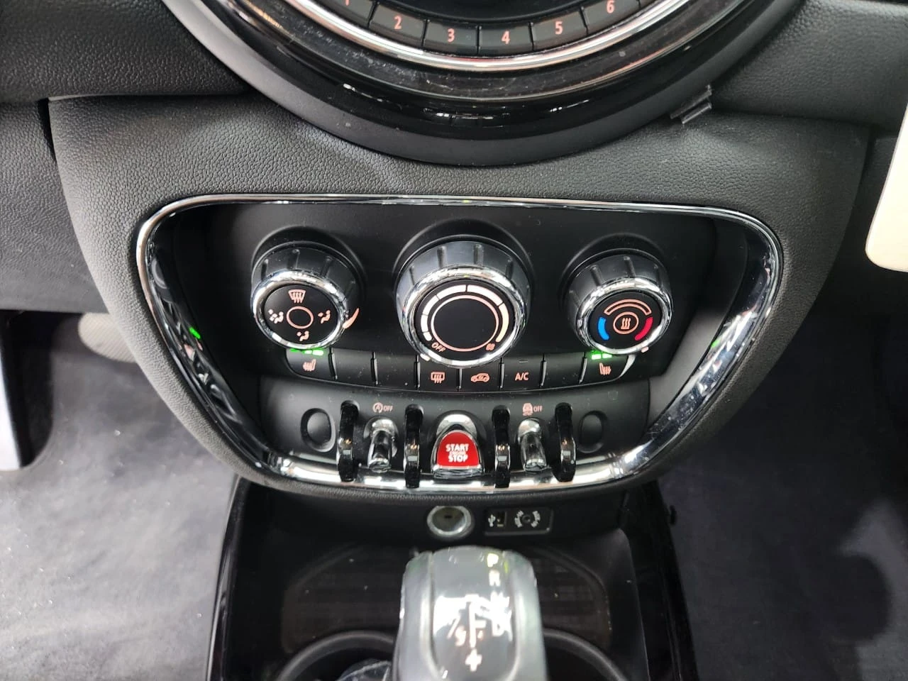Mini Clubman 2.0D| 2016| АВТОМАТ| ПАНОРАМА| КОЖА| ВНОС КОРЕЯ, снимка 12 - Автомобили и джипове - 54416799