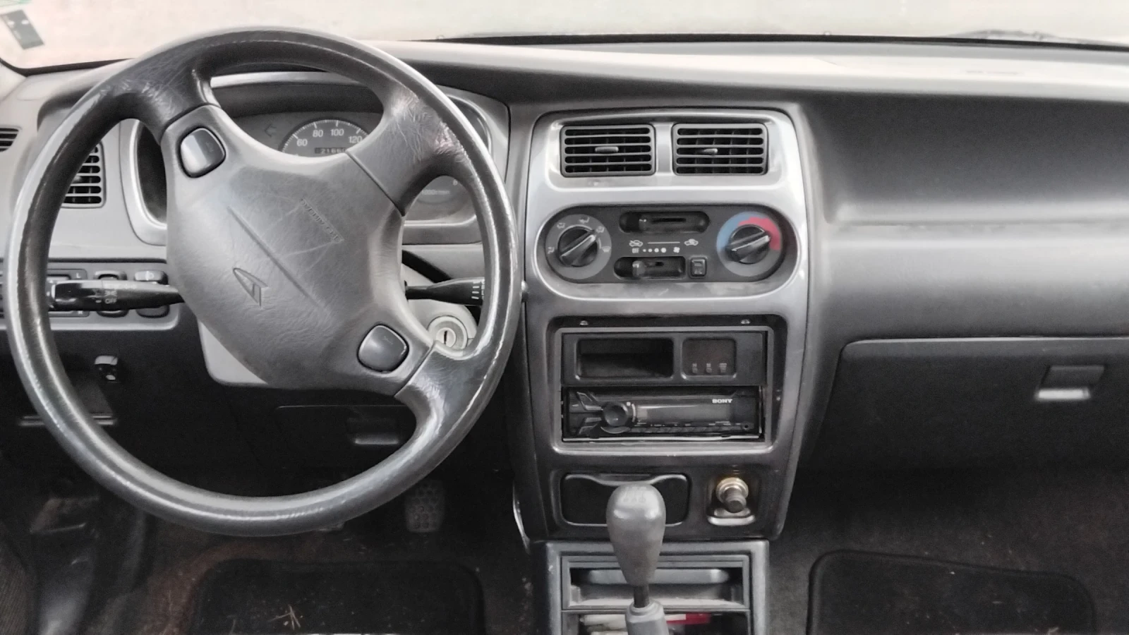 Daihatsu Sirion, снимка 9 - Автомобили и джипове - 54502302