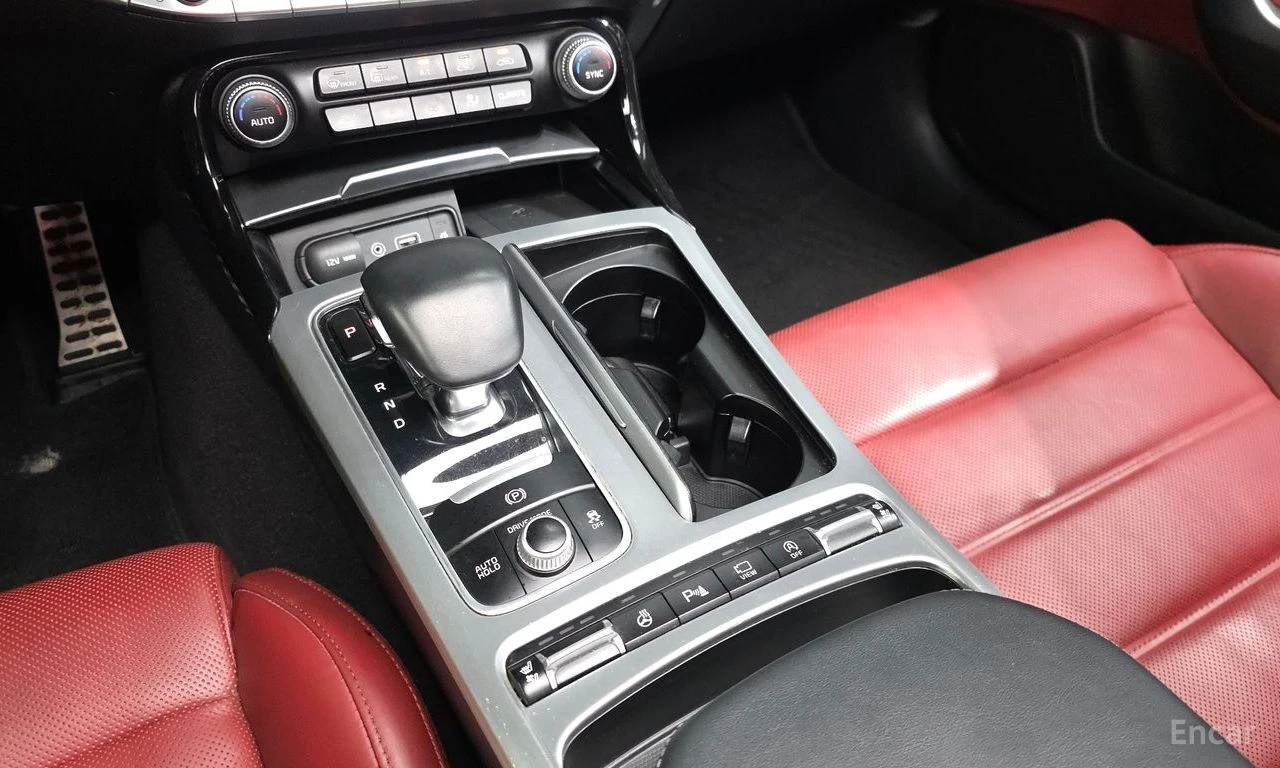 Kia Stinger 3.3 GT AWD* DISTRONIC* LEXICON* 360* ХЕДЪП* PANO* , снимка 14 - Автомобили и джипове - 55666007