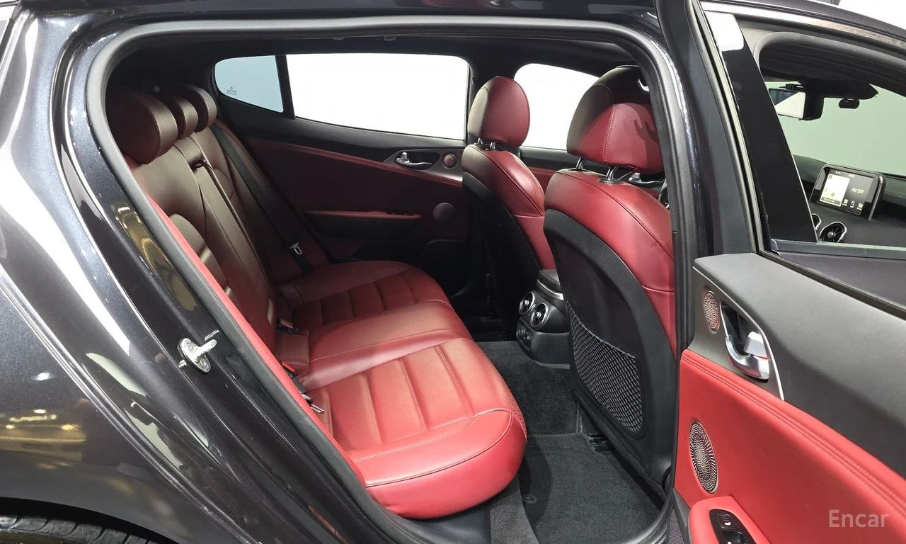 Kia Stinger 3.3 GT AWD* DISTRONIC* LEXICON* 360* ХЕДЪП* PANO* , снимка 16 - Автомобили и джипове - 55666007