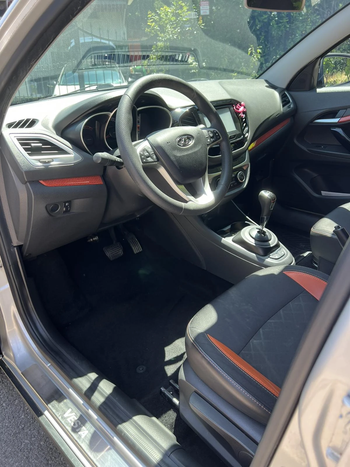 Lada Vesta Cross , снимка 10 - Автомобили и джипове - 55674695