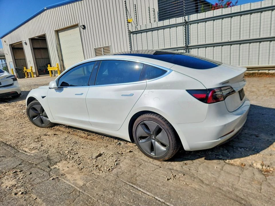 Tesla Model 3 Carfax / Автокредит, снимка 2 - Автомобили и джипове - 56203177