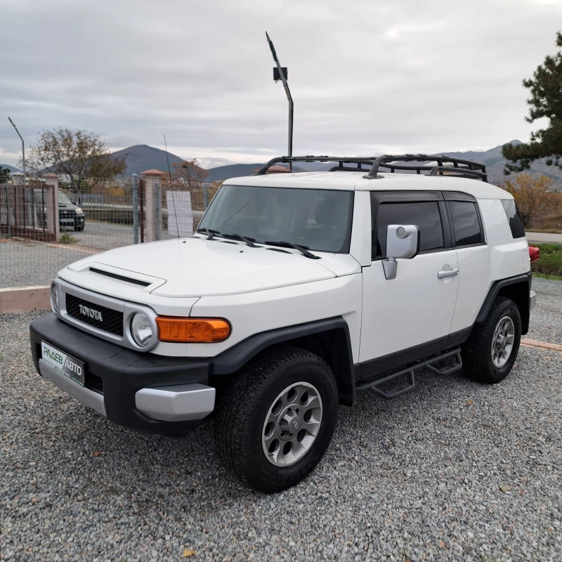 Toyota Fj cruiser * 4.0* 260Hp* FACE* TOP* , снимка 2 - Автомобили и джипове - 47986696