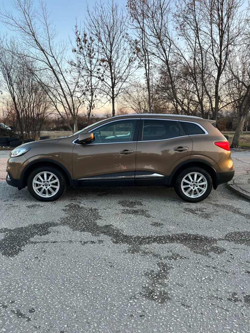 Renault Kadjar 1.6 dci В ОТЛИЧНО СЪСТОЯНИЕ, снимка 3 - Автомобили и джипове - 48436146