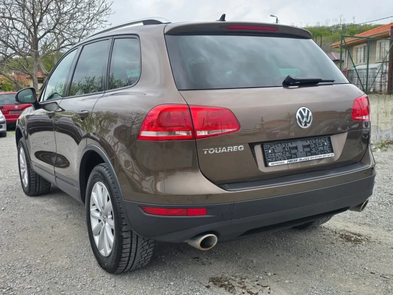 VW Touareg 3.0TDI 245K.C. / АВТОМАТ / НАВИ / КОЖА / ЛЕД , снимка 3 - Автомобили и джипове - 49938711