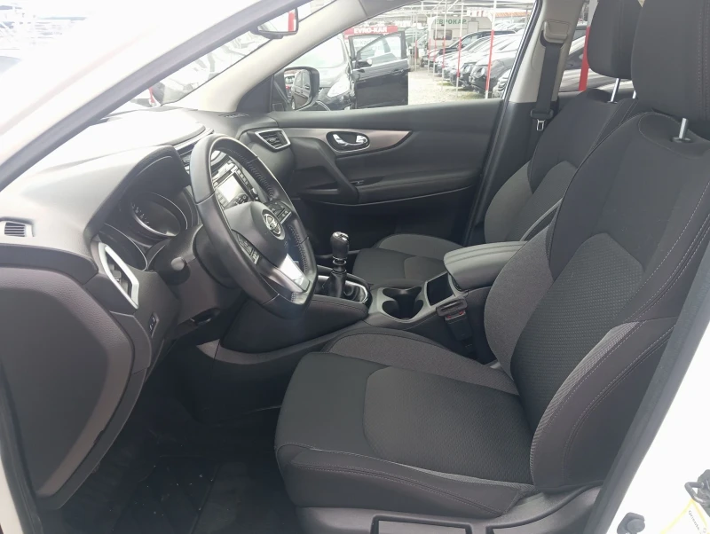 Nissan Qashqai 1.3 бензин, снимка 9 - Автомобили и джипове - 52970503