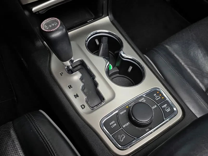 Jeep Cherokee, снимка 9 - Автомобили и джипове - 53589467