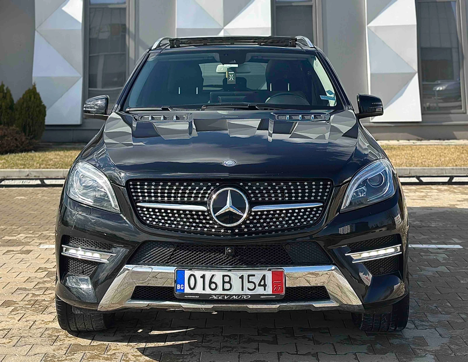 Mercedes-Benz ML 350 AMG * Bluetec* Панорама* Ел. багажник* Камера, снимка 3 - Автомобили и джипове - 53751333