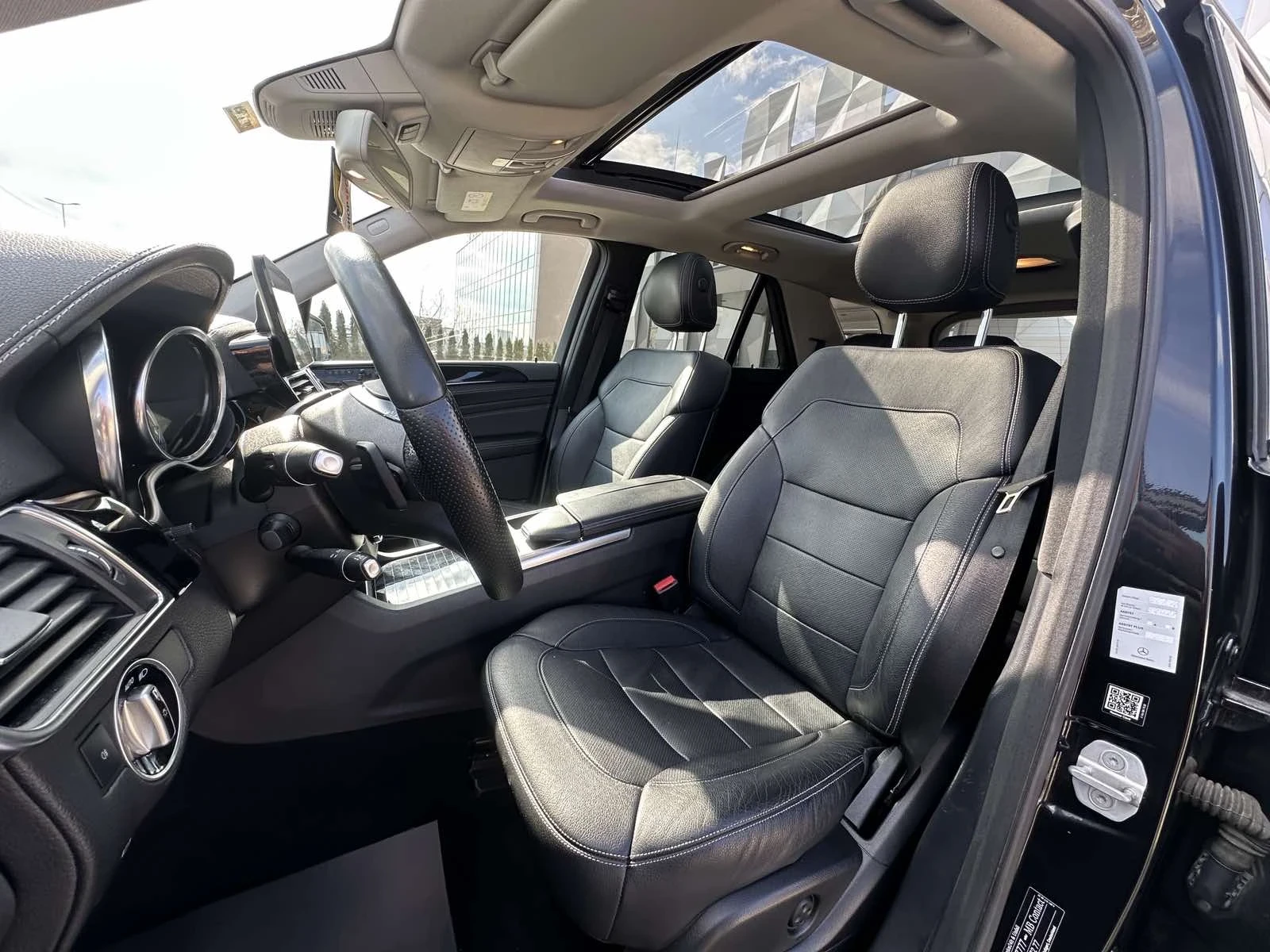 Mercedes-Benz ML 350 AMG * Bluetec* Панорама* Ел. багажник* Камера, снимка 8 - Автомобили и джипове - 53751333