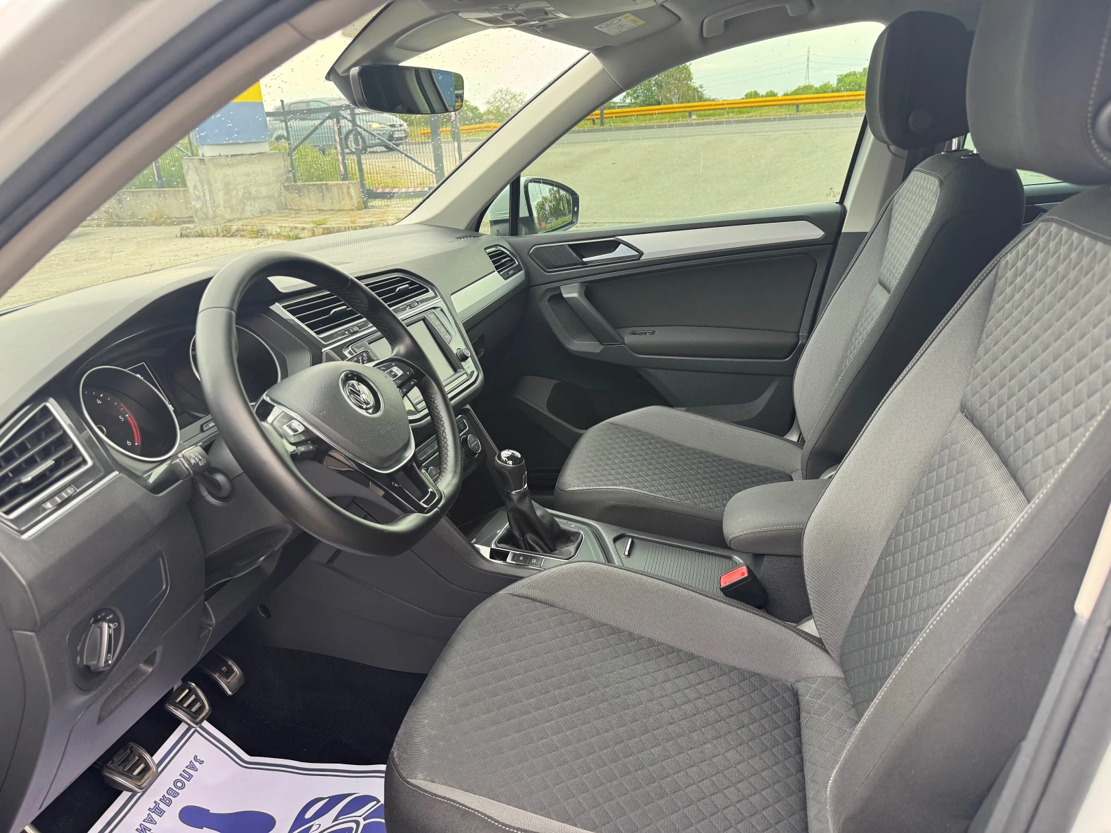 VW Tiguan 2.0D 150kc, снимка 10 - Автомобили и джипове - 54360182
