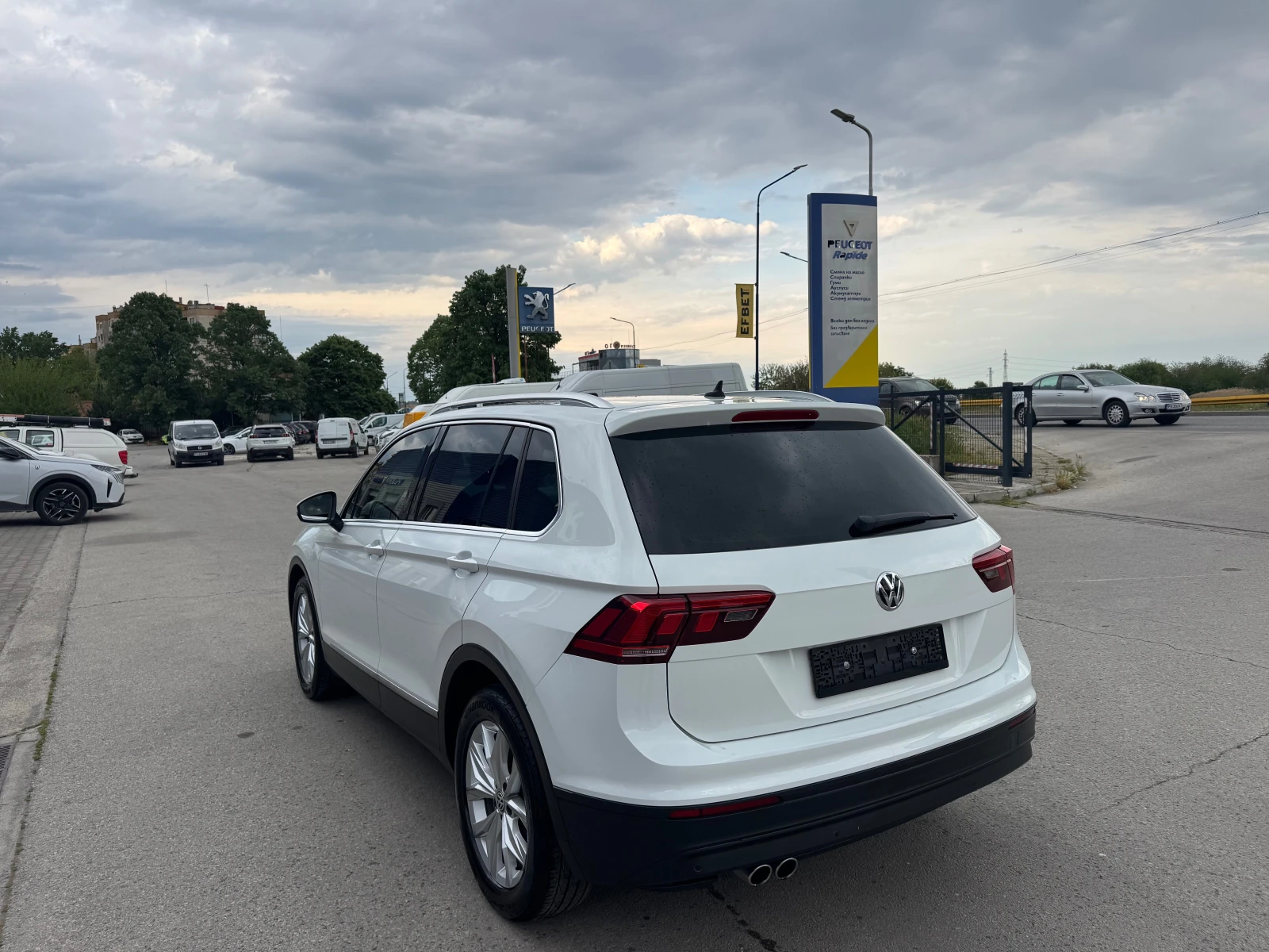 VW Tiguan 2.0D 150kc, снимка 3 - Автомобили и джипове - 54360182