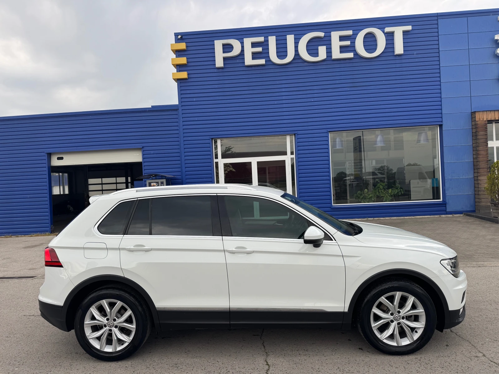 VW Tiguan 2.0D 150kc, снимка 6 - Автомобили и джипове - 54360182