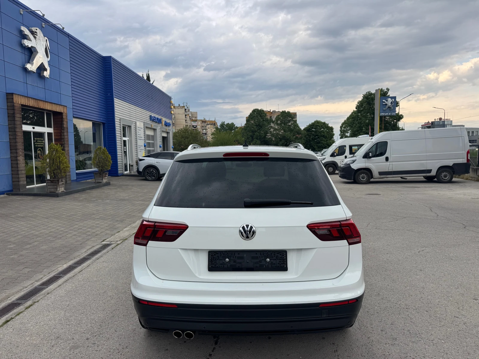 VW Tiguan 2.0D 150kc, снимка 4 - Автомобили и джипове - 54360182