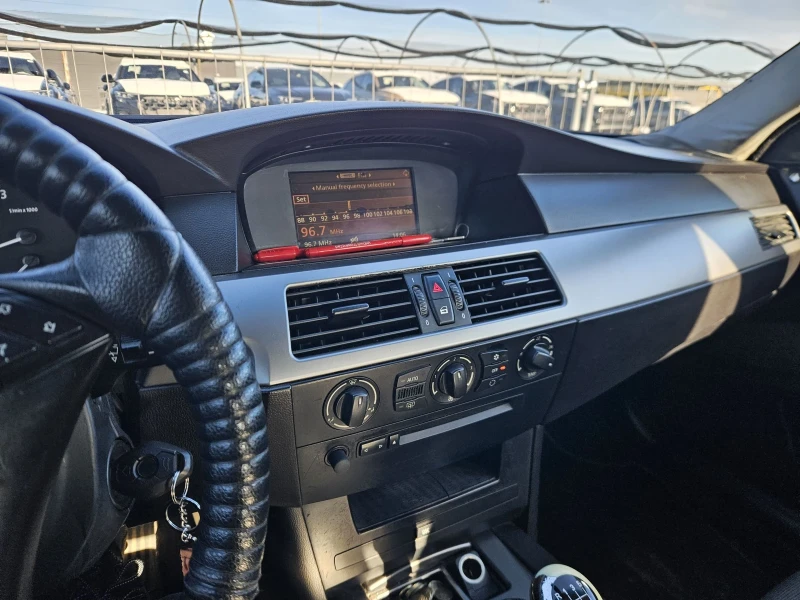 BMW 520, снимка 14 - Автомобили и джипове - 52708401