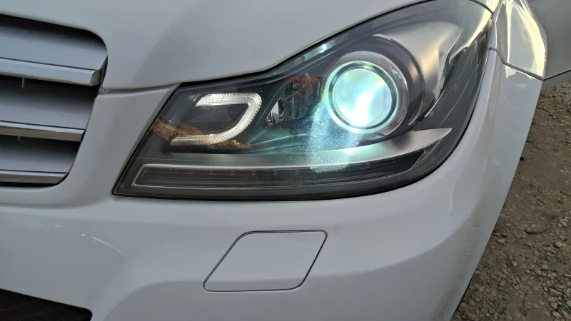 Mercedes-Benz C 220 CDi Avantgarde , снимка 9 - Автомобили и джипове - 52727735